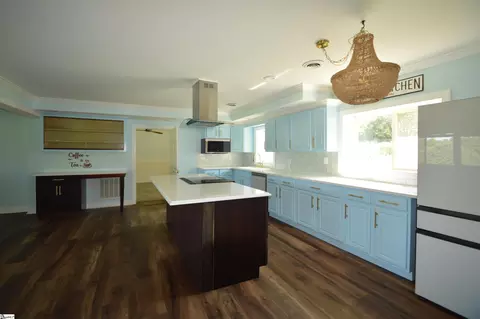 Kitchen - 1183 Sandy Plains Rd, Tryon, NC 28782 photo 2 of 4