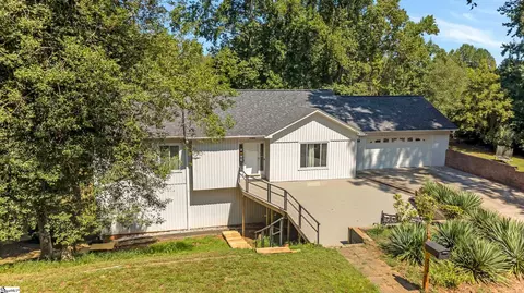 206 Holly Park Dr, Simpsonville, SC 29681