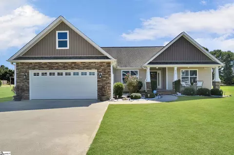 222 Little Man Dr, Boiling Springs, SC 29316