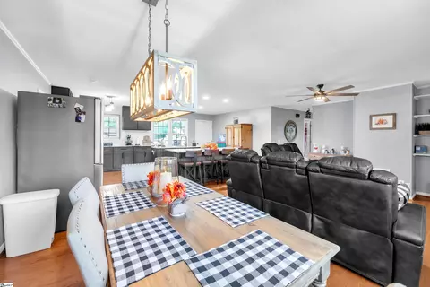 Dining - 233 Bailey Rd, Buffalo, SC 29321 photo 1 of 1