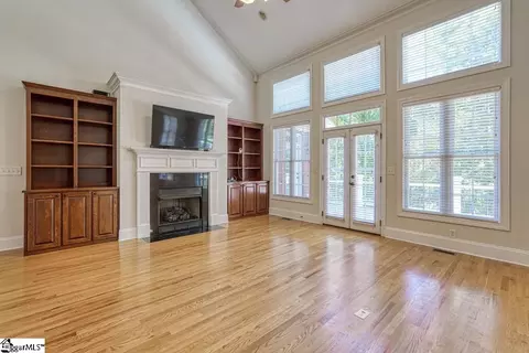 Living - 507 Carrickmore Ct, Moore, SC 29369 photo 2 of 4