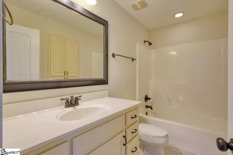 Bath - 507 Carrickmore Ct, Moore, SC 29369 photo 5 of 9