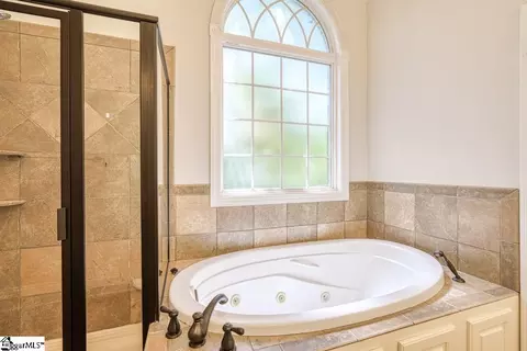 Bath - 507 Carrickmore Ct, Moore, SC 29369 photo 3 of 9