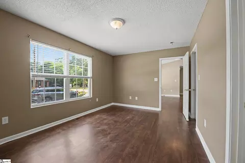 Living - 513 E Orr St, Anderson, SC 29621 photo 1 of 5