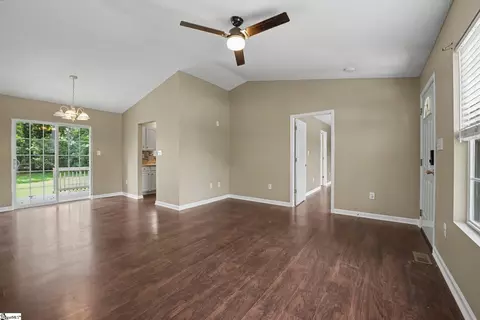 Living - 513 E Orr St, Anderson, SC 29621 photo 4 of 5