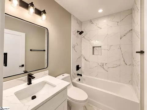 Bath - 488 Skyline Dr, Campobello, SC 29322 photo 3 of 8