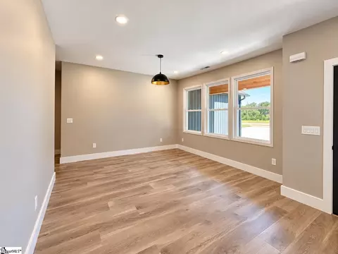 Living - 488 Skyline Dr, Campobello, SC 29322 photo 3 of 8