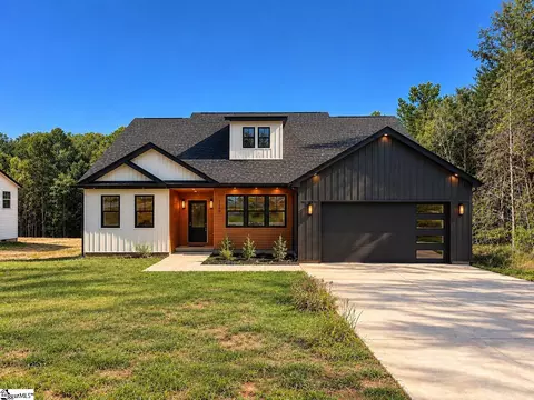 Exterior - 488 Skyline Dr, Campobello, SC 29322 photo 2 of 5