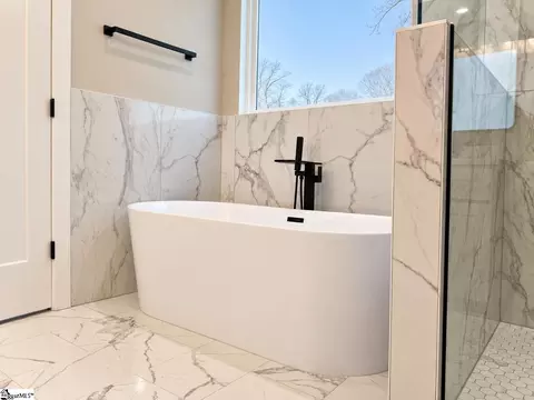 Bath - 488 Skyline Dr, Campobello, SC 29322 photo 7 of 8