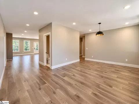 Living - 488 Skyline Dr, Campobello, SC 29322 photo 1 of 8