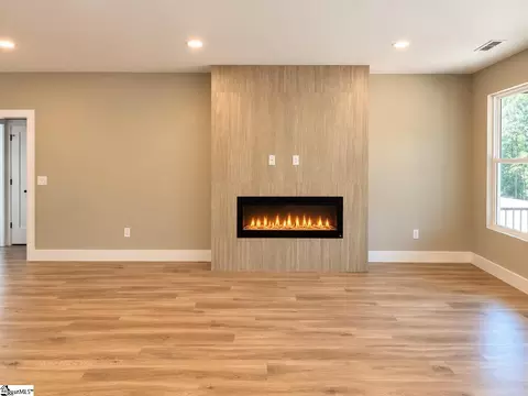 Living - 488 Skyline Dr, Campobello, SC 29322 photo 8 of 8