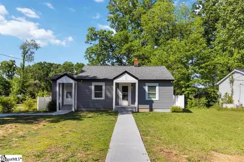 809 E Ferguson St, Clinton, SC 29325