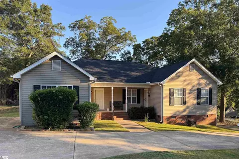 211 Wildwood Dr, Greer, SC 29651