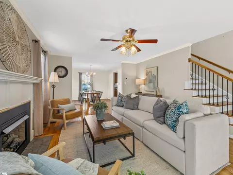 Living - 207 SW Fieldsedge Dr, Moore, SC 29369 photo 2 of 3