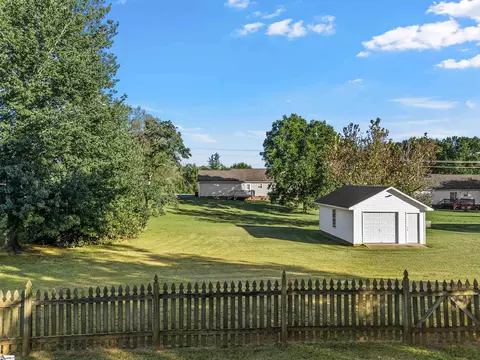 Exterior - 207 SW Fieldsedge Dr, Moore, SC 29369 photo 9 of 12