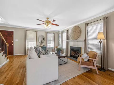 Living - 207 SW Fieldsedge Dr, Moore, SC 29369 photo 3 of 3