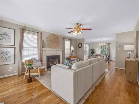 Living - 207 SW Fieldsedge Dr, Moore, SC 29369 photo 1 of 3