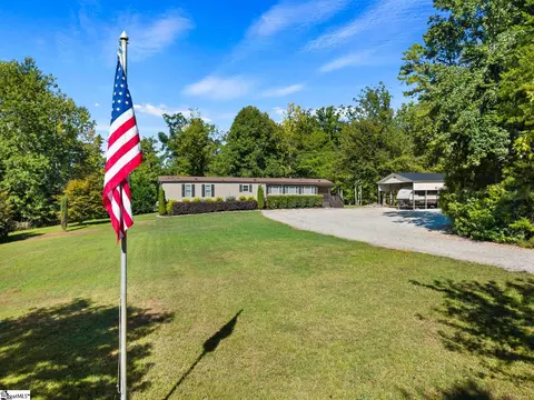71 Lodgeview Ct, Gray Court, SC 29645