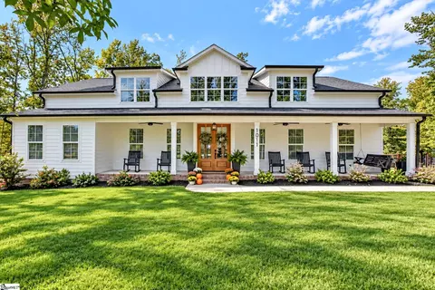1011 Center Rd, Taylors, SC 29687