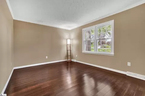 Living - 215 E Shefford St, Greer, SC 29650 photo 1 of 2