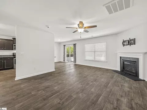 Living - 113 Foxcroft Ct, Easley, SC 29640 photo 2 of 3