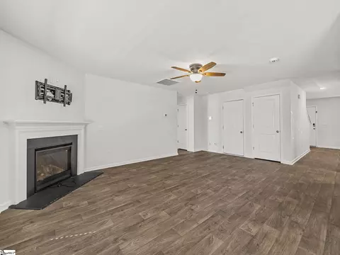 Living - 113 Foxcroft Ct, Easley, SC 29640 photo 1 of 3