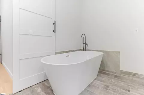 Bath - 452 Congaree Rd, Roebuck, SC 29376 photo 3 of 8