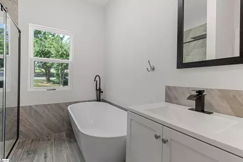 Bath - 452 Congaree Rd, Roebuck, SC 29376 photo 4 of 8