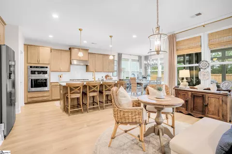 106 Winding Stream Cir, Simpsonville, SC 29681