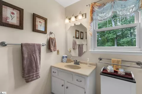 Bath - 171 Venture Dr, Liberty, SC 29657 photo 2 of 3
