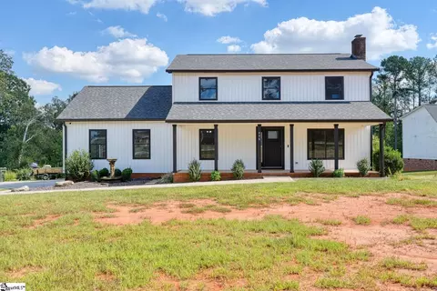 406 Creekside Dr, Boiling Springs, SC 29316
