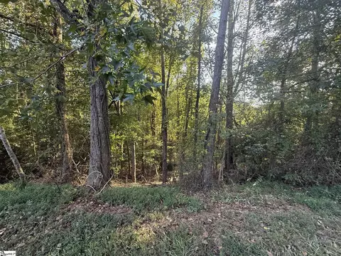 121 Harbor Ln, Townville, SC 29689