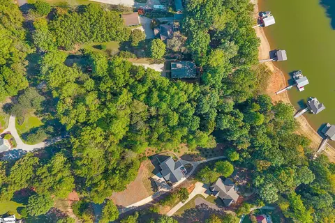 121 Harbor Ln, Townville, SC 29689