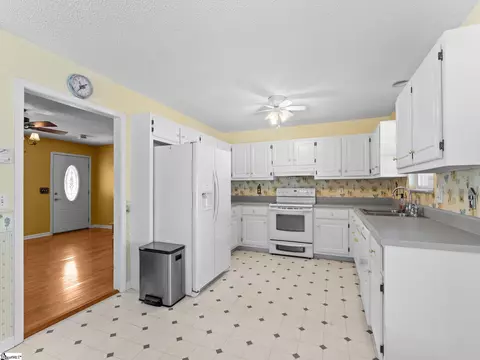 Kitchen - 119 Mockingbird Ln, Easley, SC 29640 photo 2 of 4