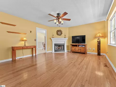 Living - 119 Mockingbird Ln, Easley, SC 29640 photo 1 of 4