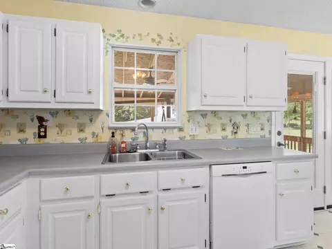 Kitchen - 119 Mockingbird Ln, Easley, SC 29640 photo 3 of 4