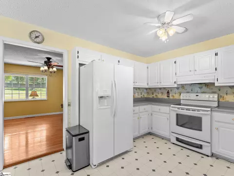 Kitchen - 119 Mockingbird Ln, Easley, SC 29640 photo 4 of 4