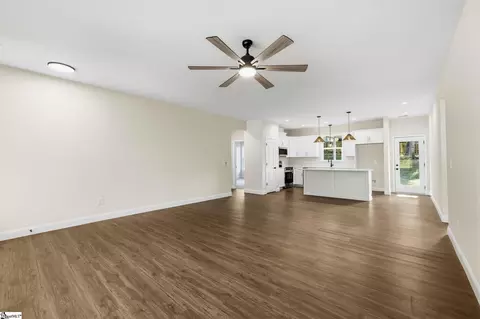 Living - 264 River St, Duncan, SC 29334 photo 2 of 5