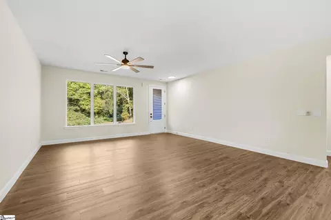 Living - 264 River St, Duncan, SC 29334 photo 4 of 5