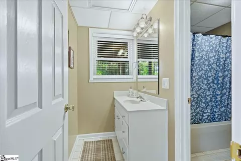 Bath - 500 Pinewood Dr, Pendleton, SC 29670 photo 4 of 5