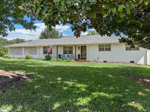 400 Lake Forest Dr, Spartanburg, SC 29307
