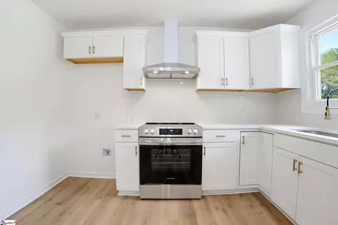 Kitchen - 23 Spring St, Pelzer, SC 29669 photo 4 of 5