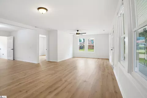 Living - 23 Spring St, Pelzer, SC 29669 photo 4 of 5