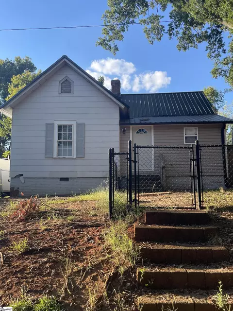 20 1st St, Greenville, SC 29611