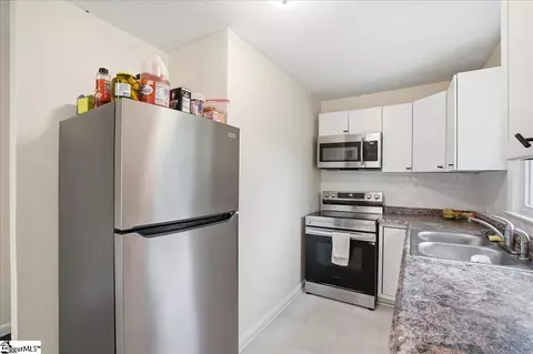 Kitchen - 106 Preston St, Easley, SC 29640 photo 2 of 3