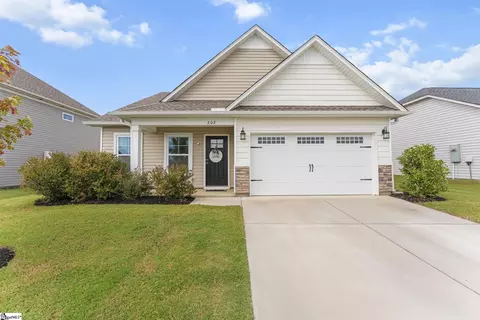202 Chinchilla Dr, Fountain Inn, SC 29644