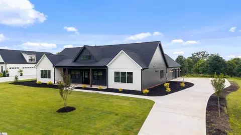3392 Fairview Rd, Fountain Inn, SC 29644