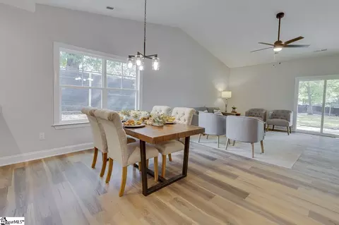 Dining - 110 N 6th St, Easley, SC 29640 photo 1 of 4