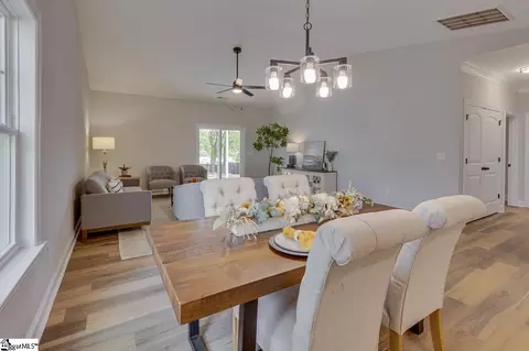 Dining - 110 N 6th St, Easley, SC 29640 photo 2 of 4