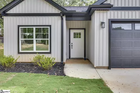 Exterior - 110 N 6th St, Easley, SC 29640 photo 2 of 8